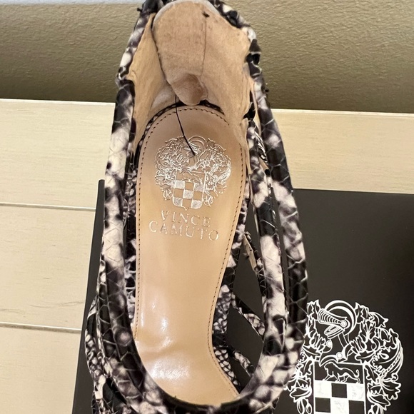 ✨NEW✨VINCE CAMUTO Ambaritan Strappy Heeled Sandals🐍 - Picture 5 of 7